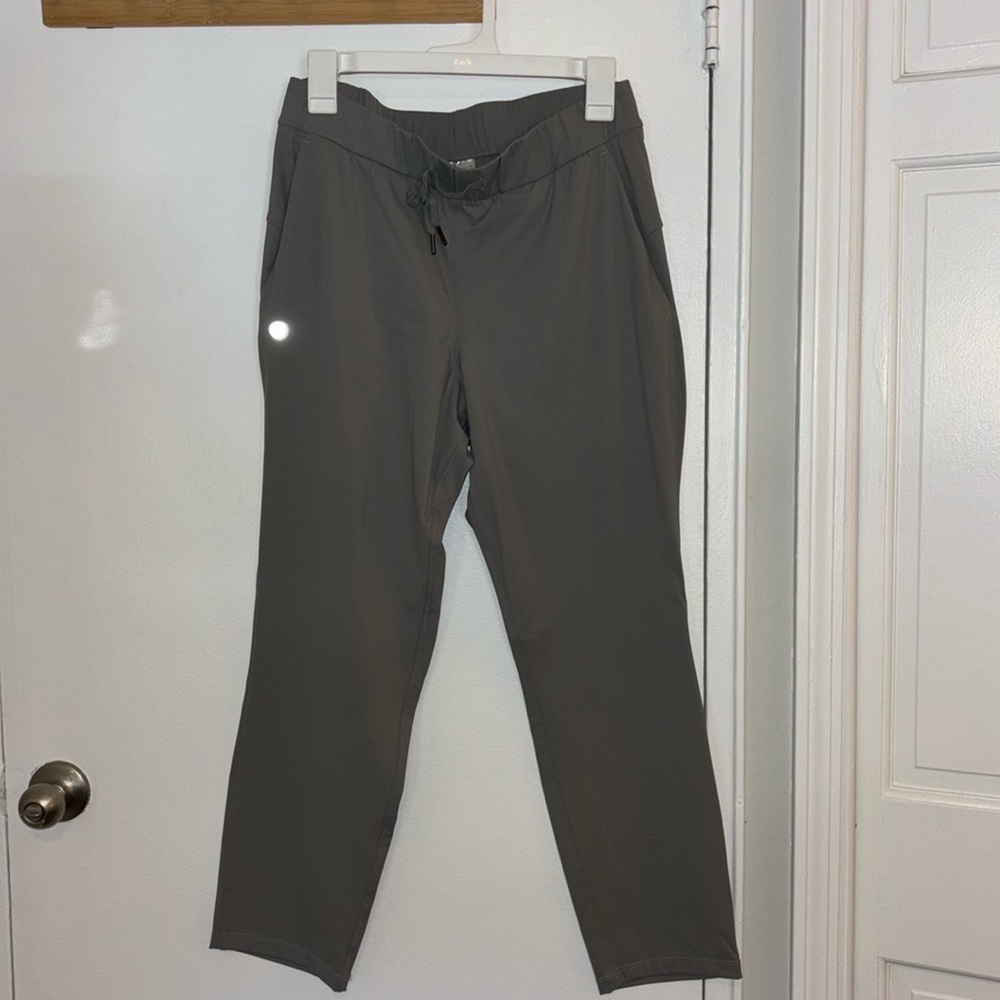 G Gradual Women's Pants with Deep Pockets 7/8 Stretch Ankle. Gray. Medium.